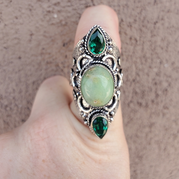 New Chrysoprase and Peridot Silver Statement Ring. - Picture 3 of 16